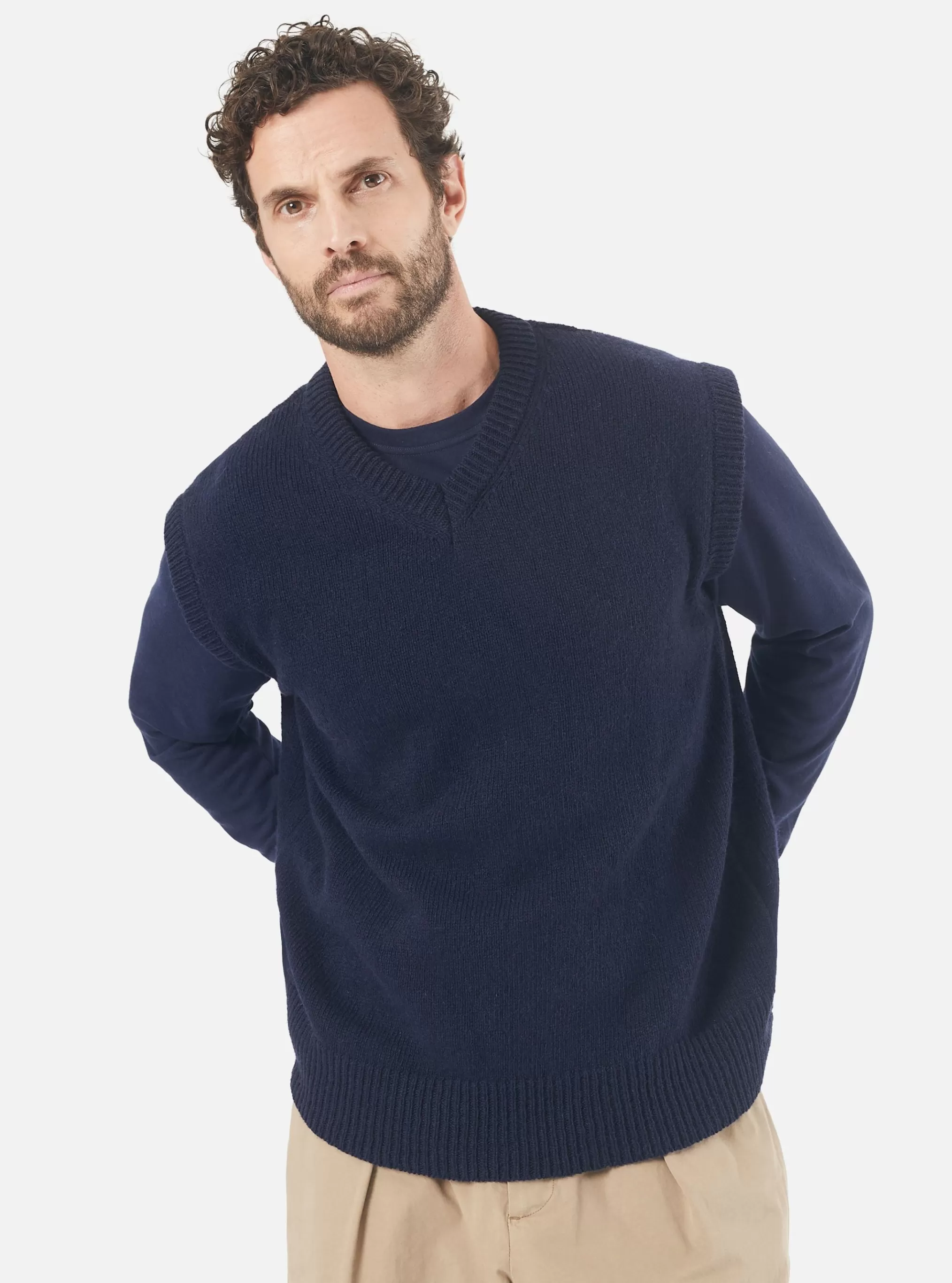 Knitwear.^Universal Works Sweater Vest In Navy Eco Wool